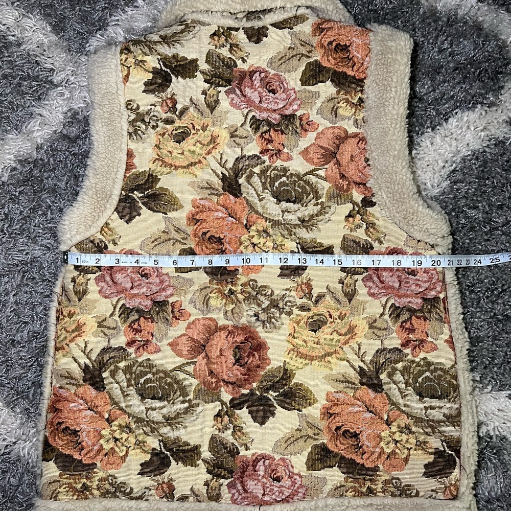 Altar'd State Beige Floral Sherpa Vest - Picture 6 of 8